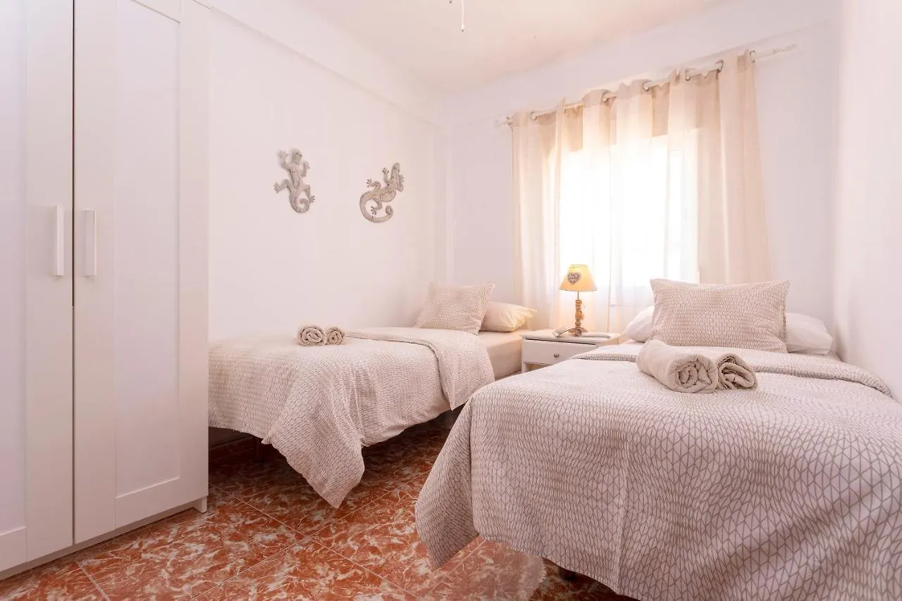 City Center And Next To The Beach 3 Bedrooms مالقة